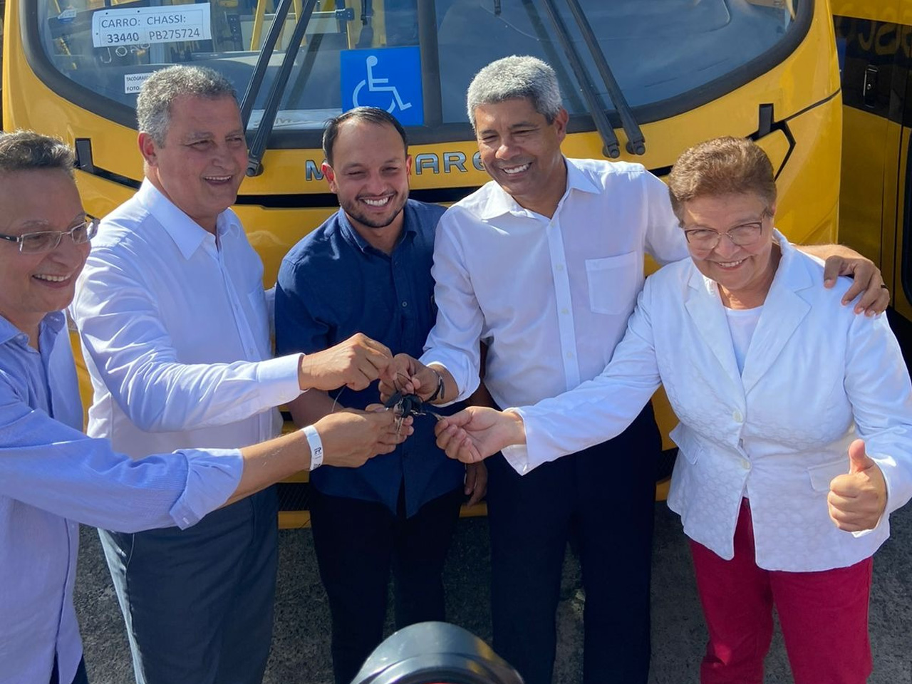 Prefeito Yuri vai a Salvador receber mais um ônibus escolar para o município